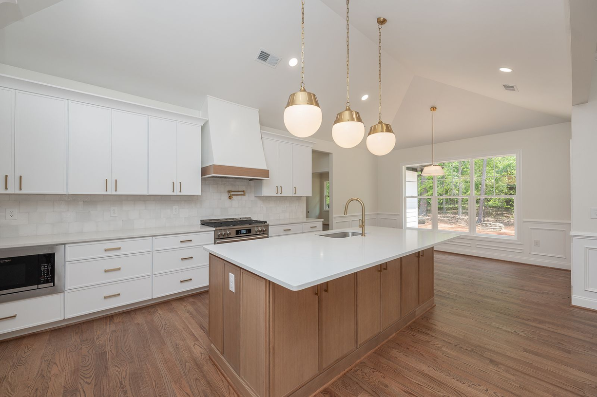 Kitchen: Quartz Island with Seating